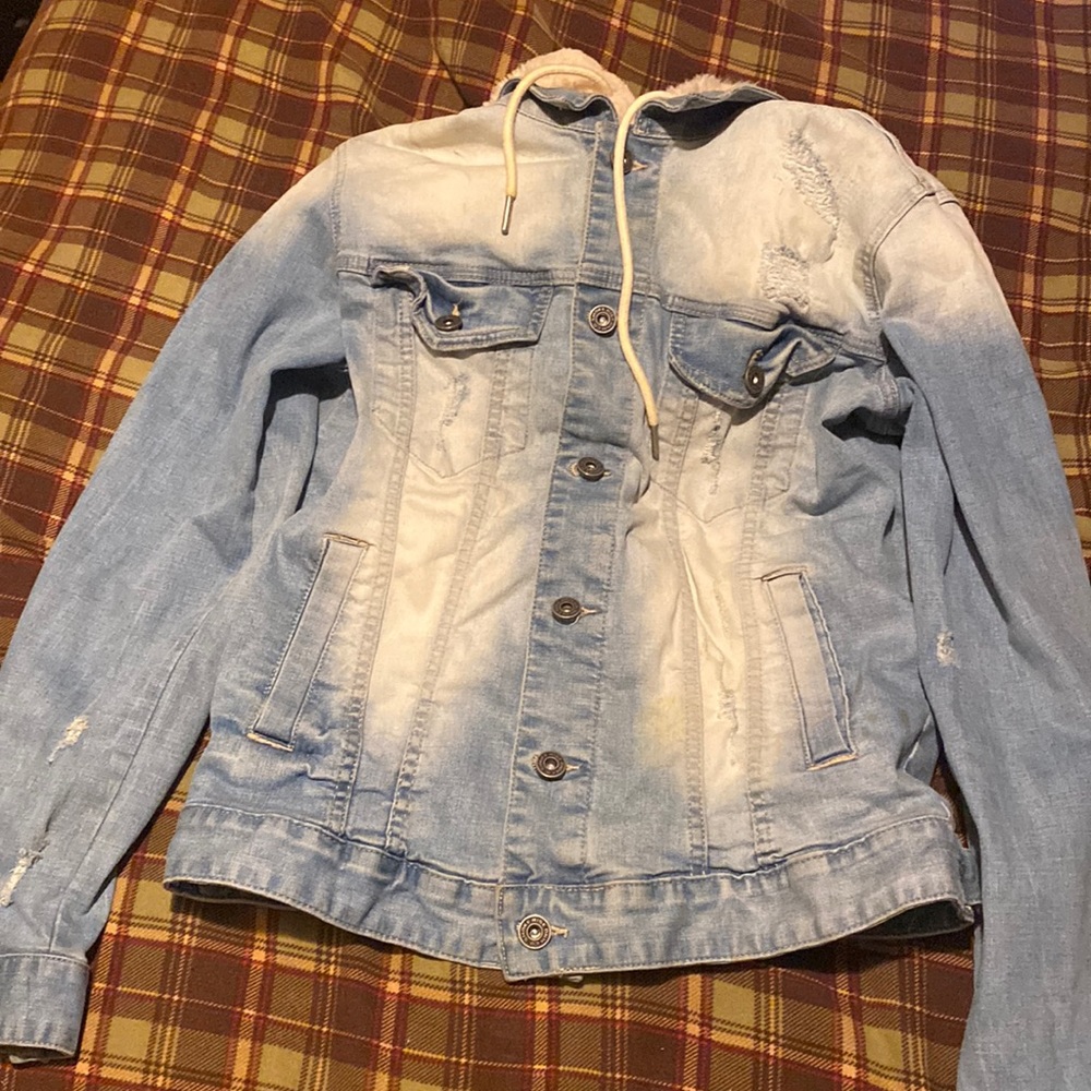 denim distressed detachable hood jean jacket(size small)